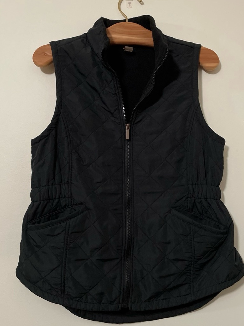🐎 Classic Bit & Bridle black diamond-quilted vest in a Women's size Medium.